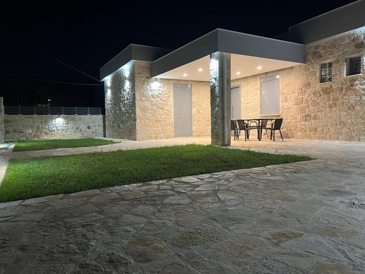 Ag.Stone.Home Isthmia Exteriér fotografie